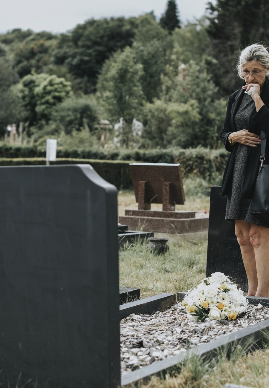 old-woman-mourning-her-husband.jpg